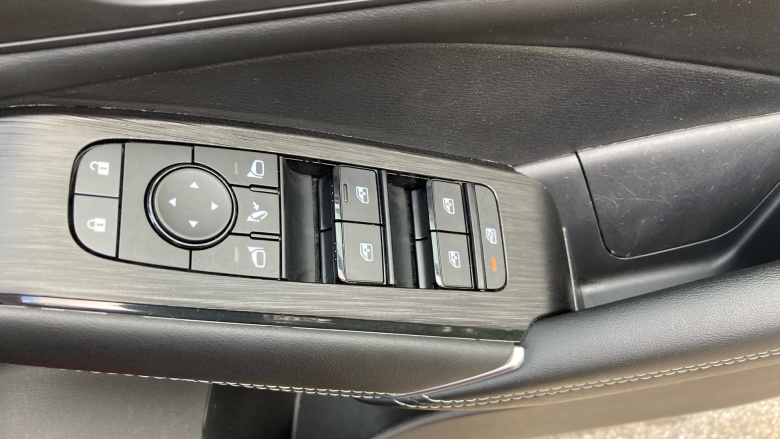 Nissan Qashqai 1.3 DiG-T MH N-Connecta 5dr Petrol Hatchback